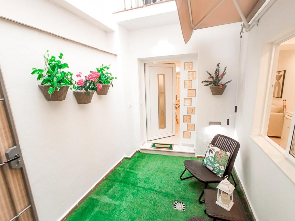 Carreteria, Central, Cosy With An Andalusian Patio マラガ エクステリア 写真